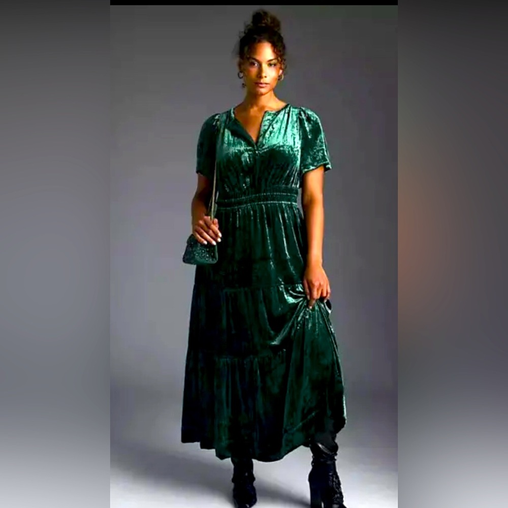 Gorgeous green velvet Anthropologie Somerset maxi dress.